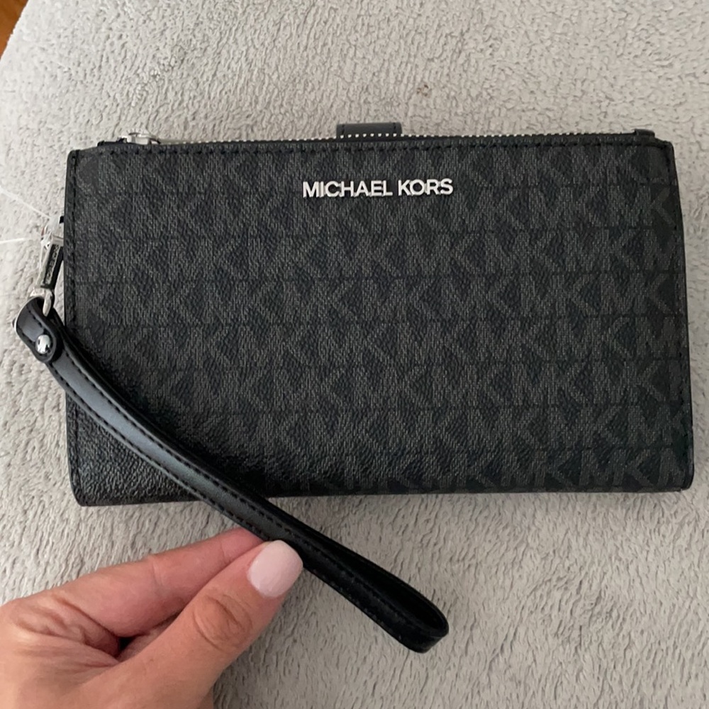 MK Jet Set Double Zip Wristlet